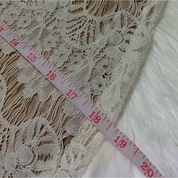 Forever 21 Lace mini skirt - Picture 3 of 5